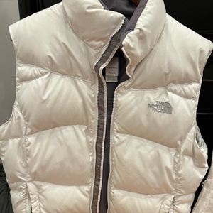 White large women’s north face vest excellent condition